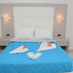 Angela Apartahotel
