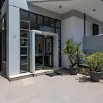 Angela Apartahotel