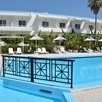 Angela Apartahotel
