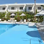 Angela Apartahotel