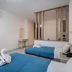 Angela Apartahotel