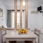 Angela Apartahotel Cos