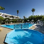 Angela Apartahotel