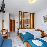 Angela Apartahotel