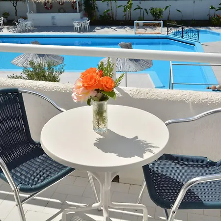 アパートホテル Angela コス・タウン