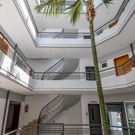 Angela アパートホテル