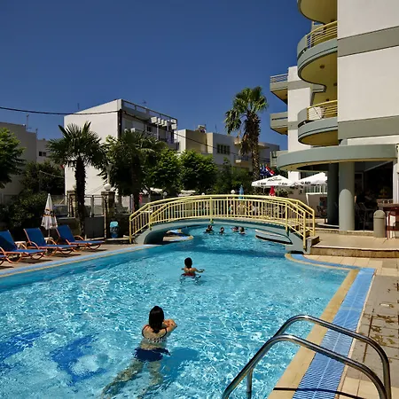 アパートホテル Angela コス・タウン