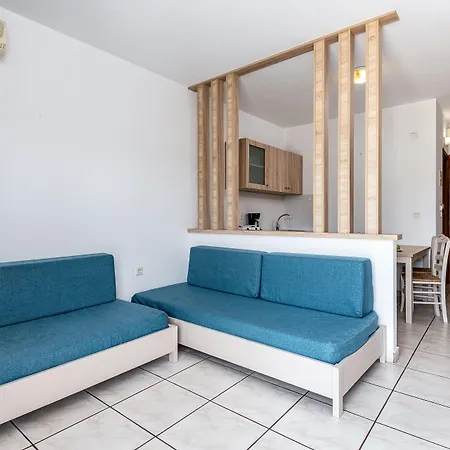 アパートホテル Angela コス・タウン