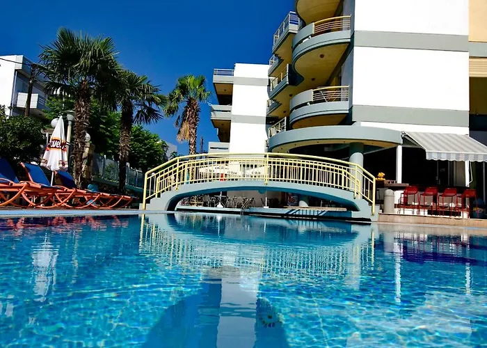 Angela Aparthotel 4*